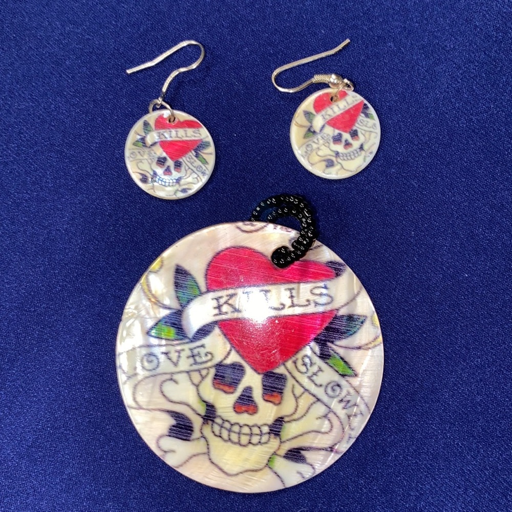 4/$10 item🤑 Love Kills Slowly pendant and earrings